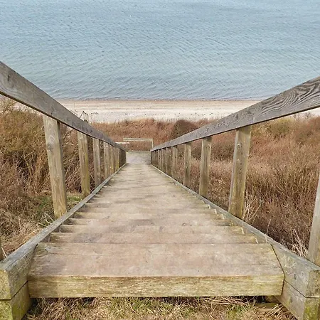 6 Person In Struer-by Traum *