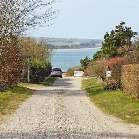 6 Person In Struer-by Traum