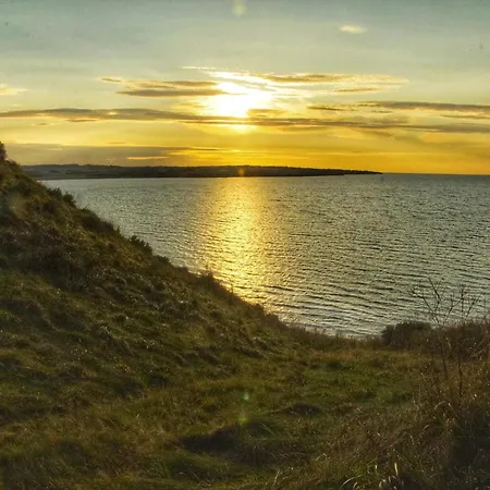 6 Person In Struer-by Traum